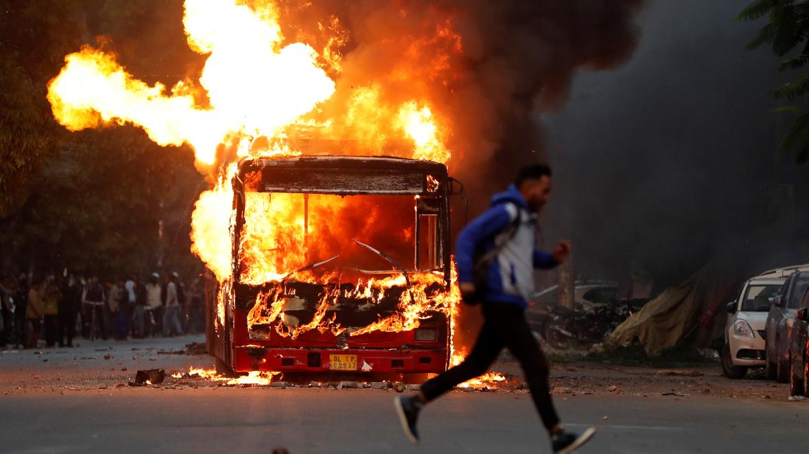 Delhi Violence: People Saves People