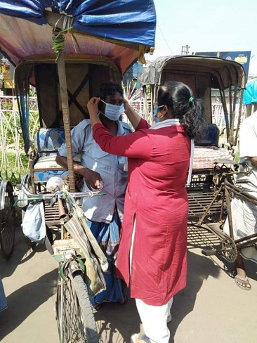 টেলিভিশনে মুখ্যমন্ত্রী, রাস্তায় বামপন্থীরাই