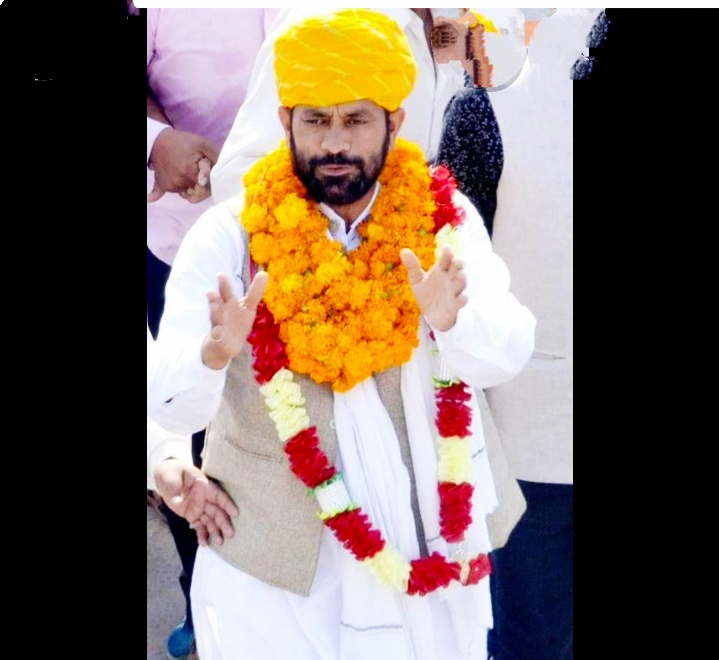 CPI(M) MLA Balban Punia donated his gold ring to the Chief Minister's fund against Covid-19..