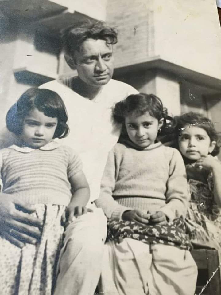 A young Saadat Hassan Manto with his three daughters Nighat, Nuzhat and Nusrat.