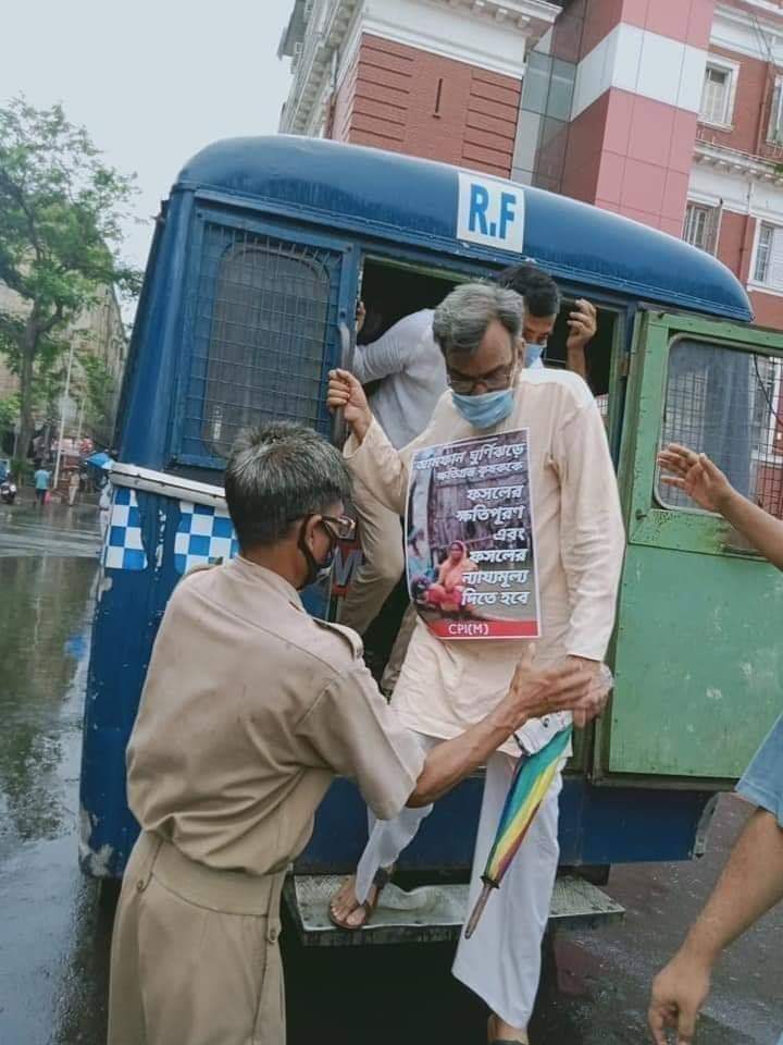 নেতৃত্বদের গ্রেফতার করেও, রাজ্য জুড়ে বিক্ষোভ কর্মসূচি দমিয়ে রাখতে পারল না, দলদাস পুলিশ..