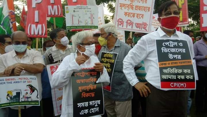 লাগাতার পেট্রোল ও ডিজেলের  মূল্যবৃদ্ধির প্রতিবাদের সারা  রাজ্যে বিক্ষোভ কর্মসূচি পালিত হল  সিপিআই(এম) সহ বাম ও ধর্মনিরপেক্ষ শক্তির আহ্বানে।