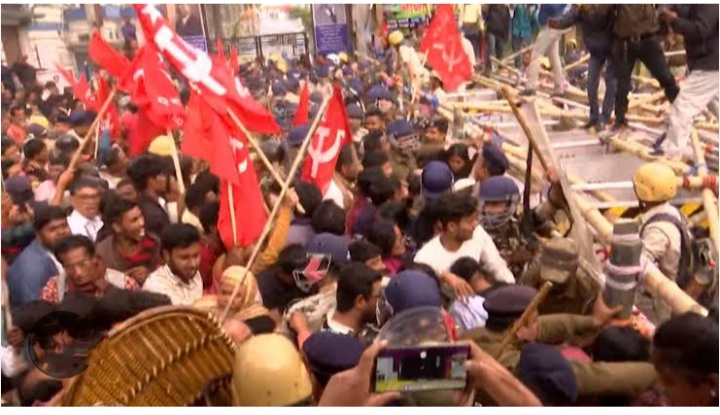 নদী ঘেরা ৯ দ্বীপ - মৃণাল চক্রবর্তী